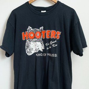 Vintage Y2K Hooters Pennsylvania T-Shirt Size L